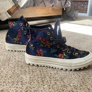 Flower print platform, high top converse in navy blue. Worn once!
